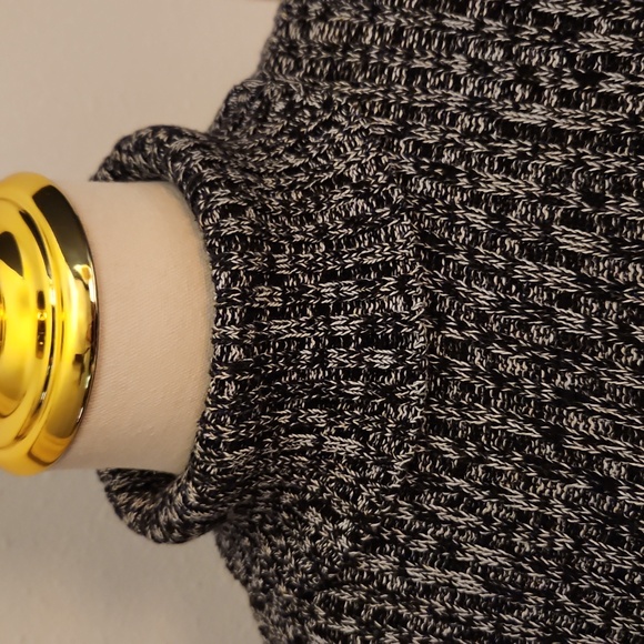 Derek heart sweater size small - Picture 6 of 9